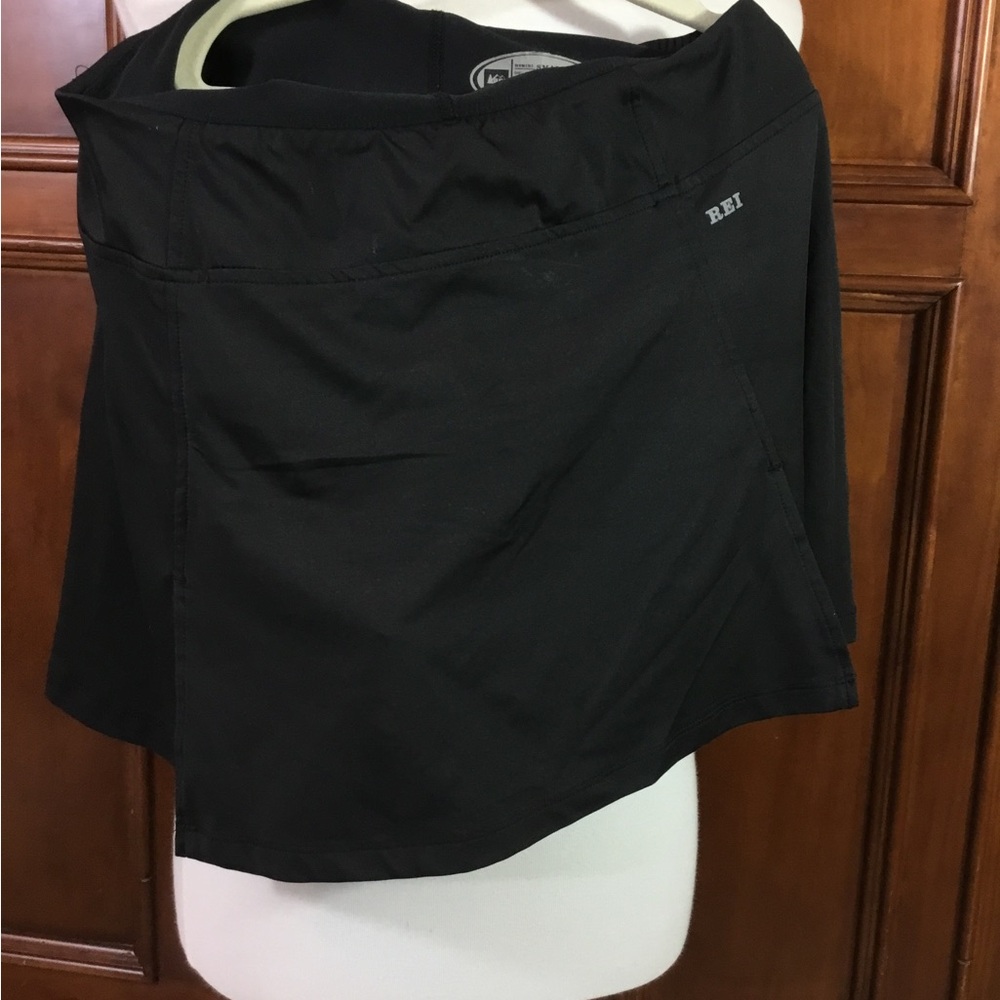 Rei Women’s Oxl Solid Black Skort Compression Short Under Skirt Size Small Euc A